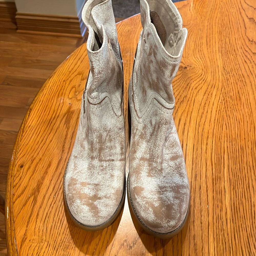 Diba True West Haven White Vintleat  boots size 10 like new